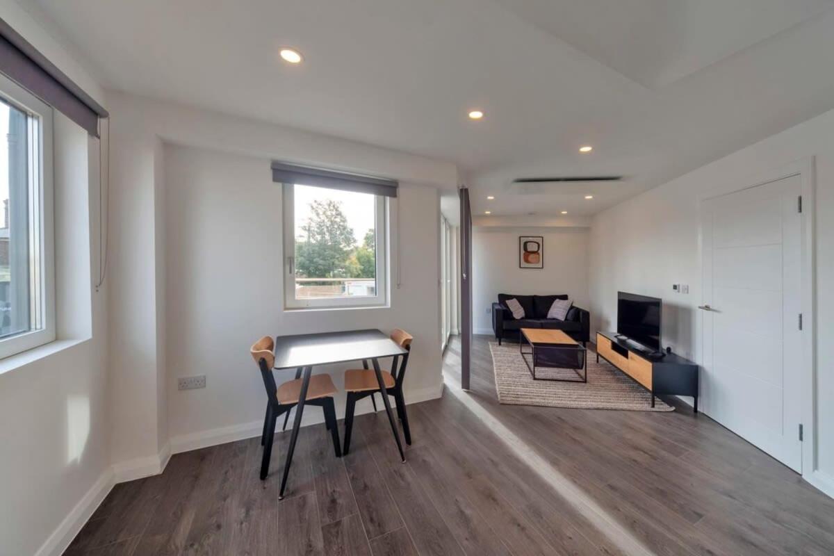Lovely 1 Bedroom Apartment In Ashford アシュフォード エクステリア 写真